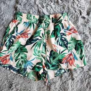 Flowy flower short